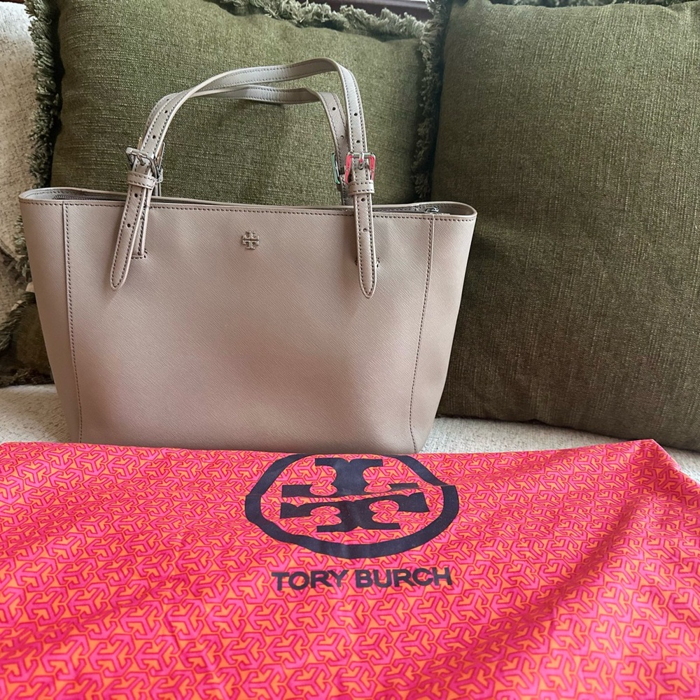 Tory Burch emerson buckle Tote Bag taupe
